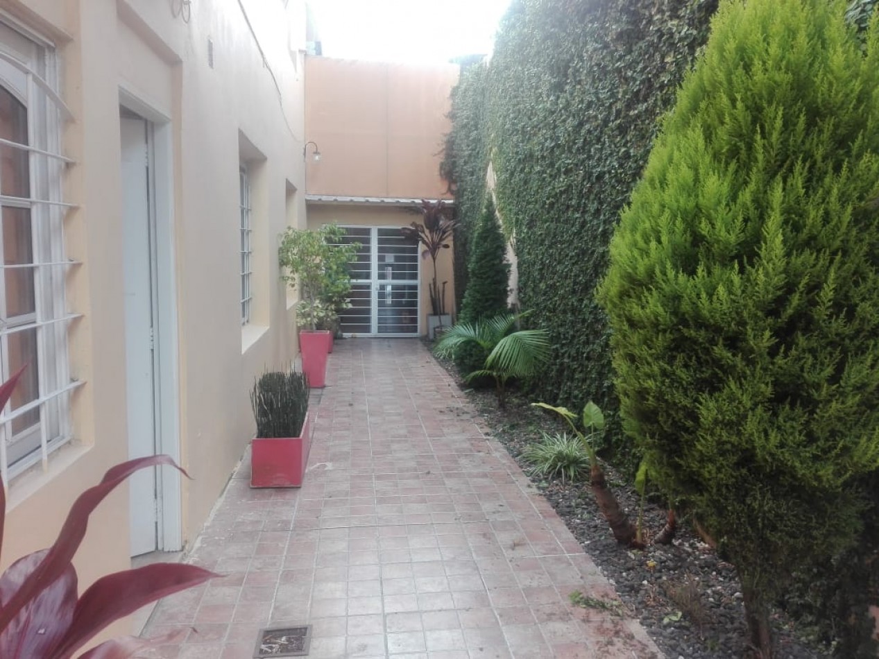CASA 4 DORMITORIOS EXCELENTE 