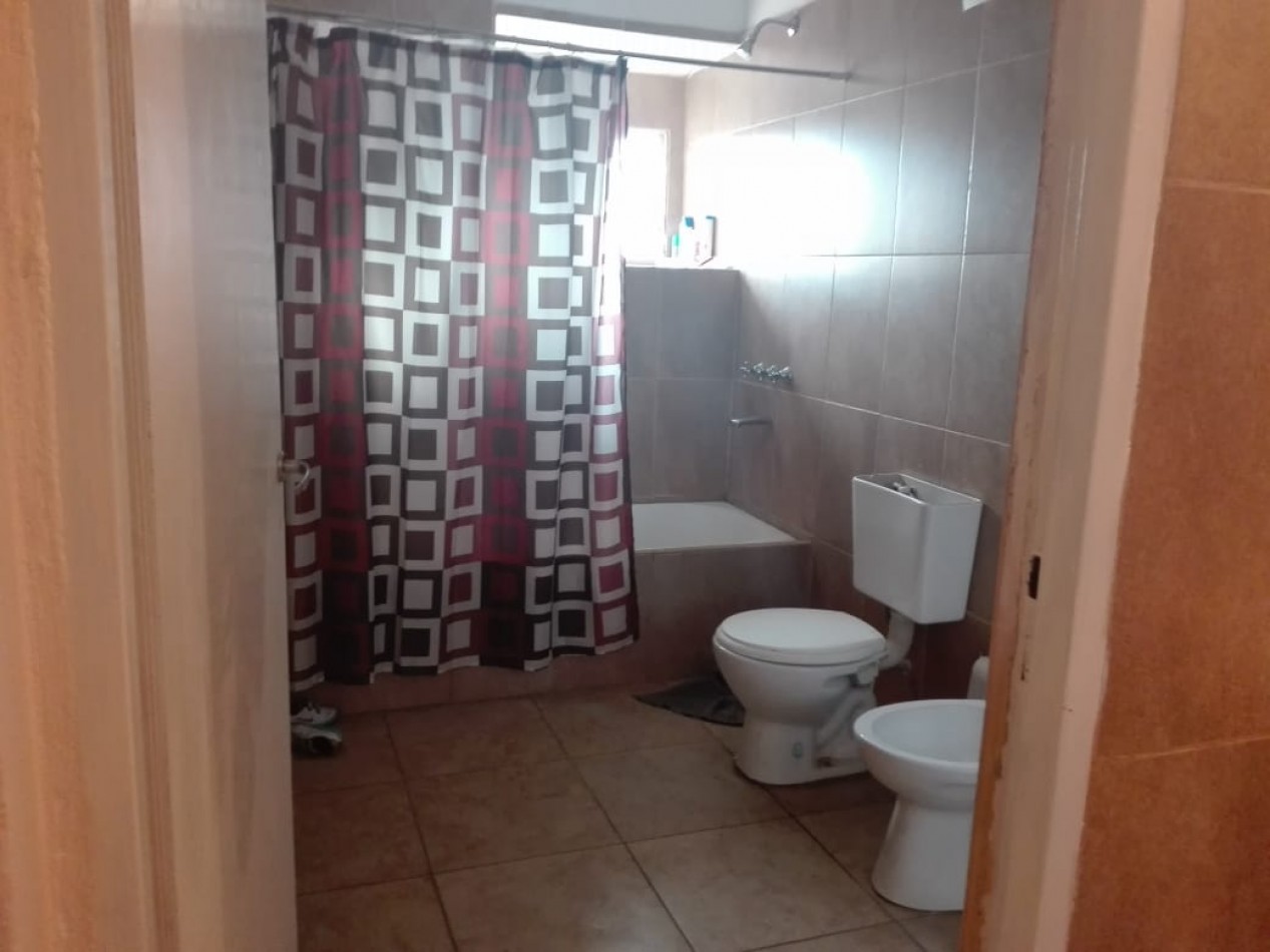 CASA 4 DORMITORIOS EXCELENTE 