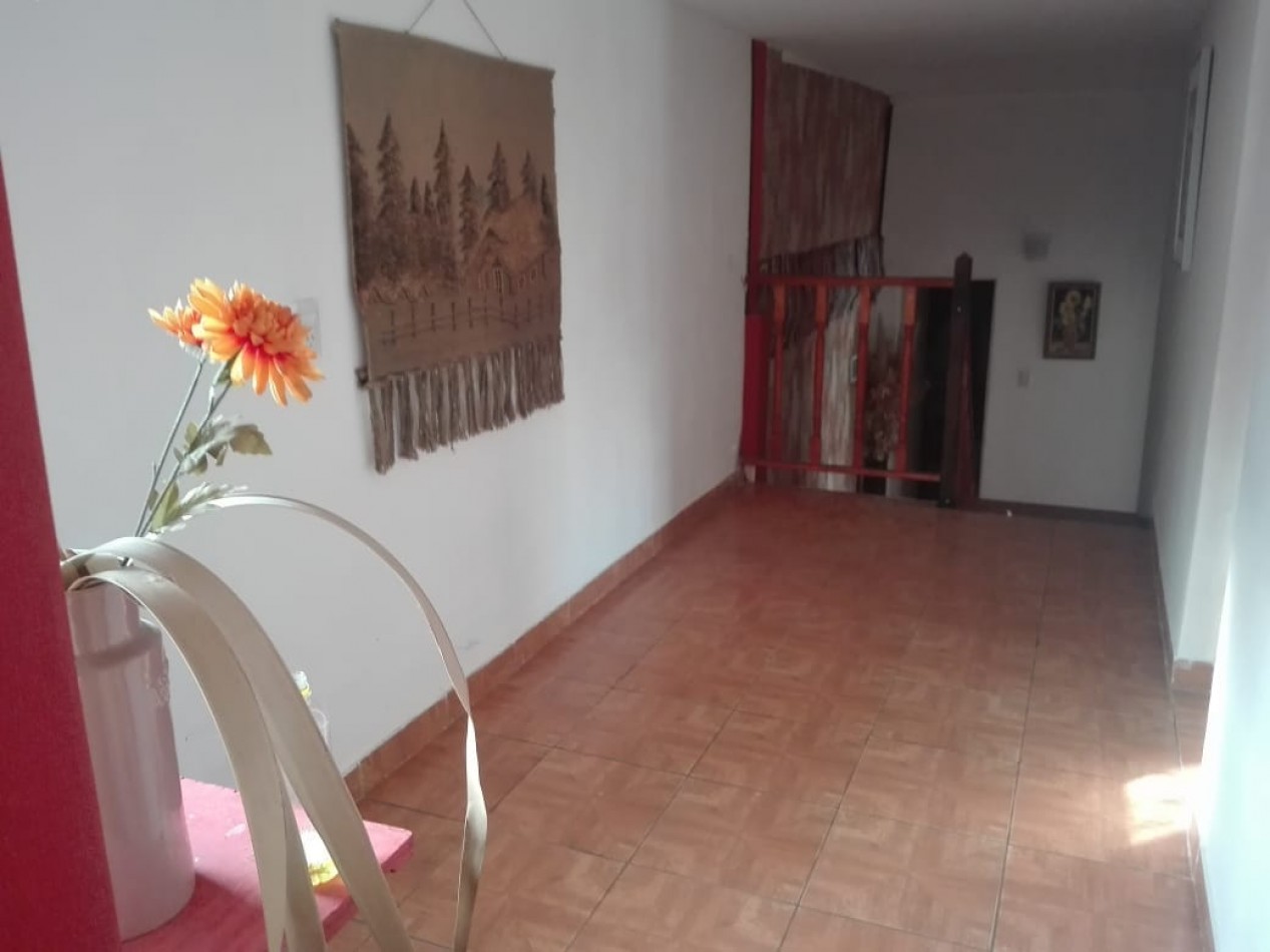CASA 4 DORMITORIOS EXCELENTE 