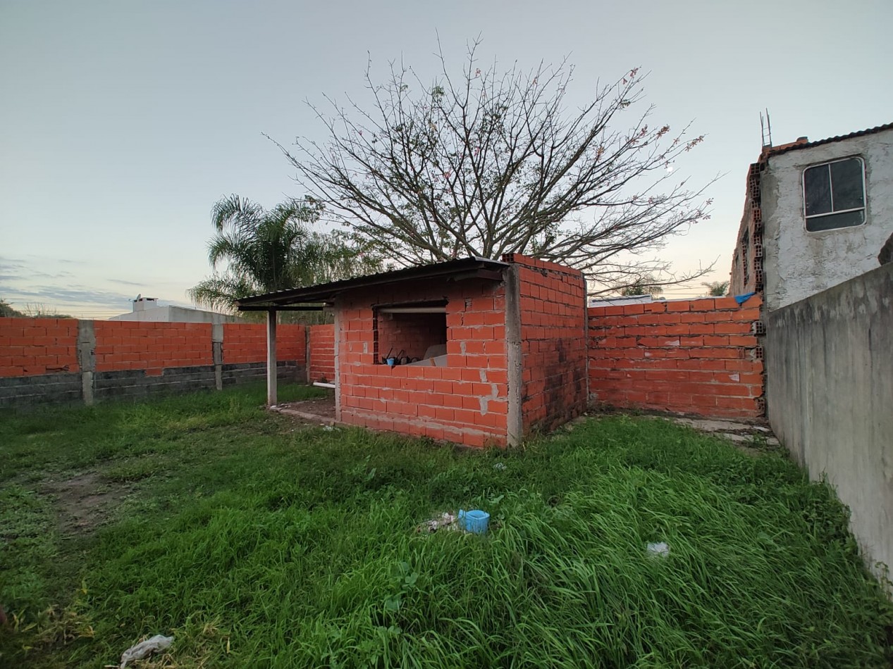  Casa con local al frente