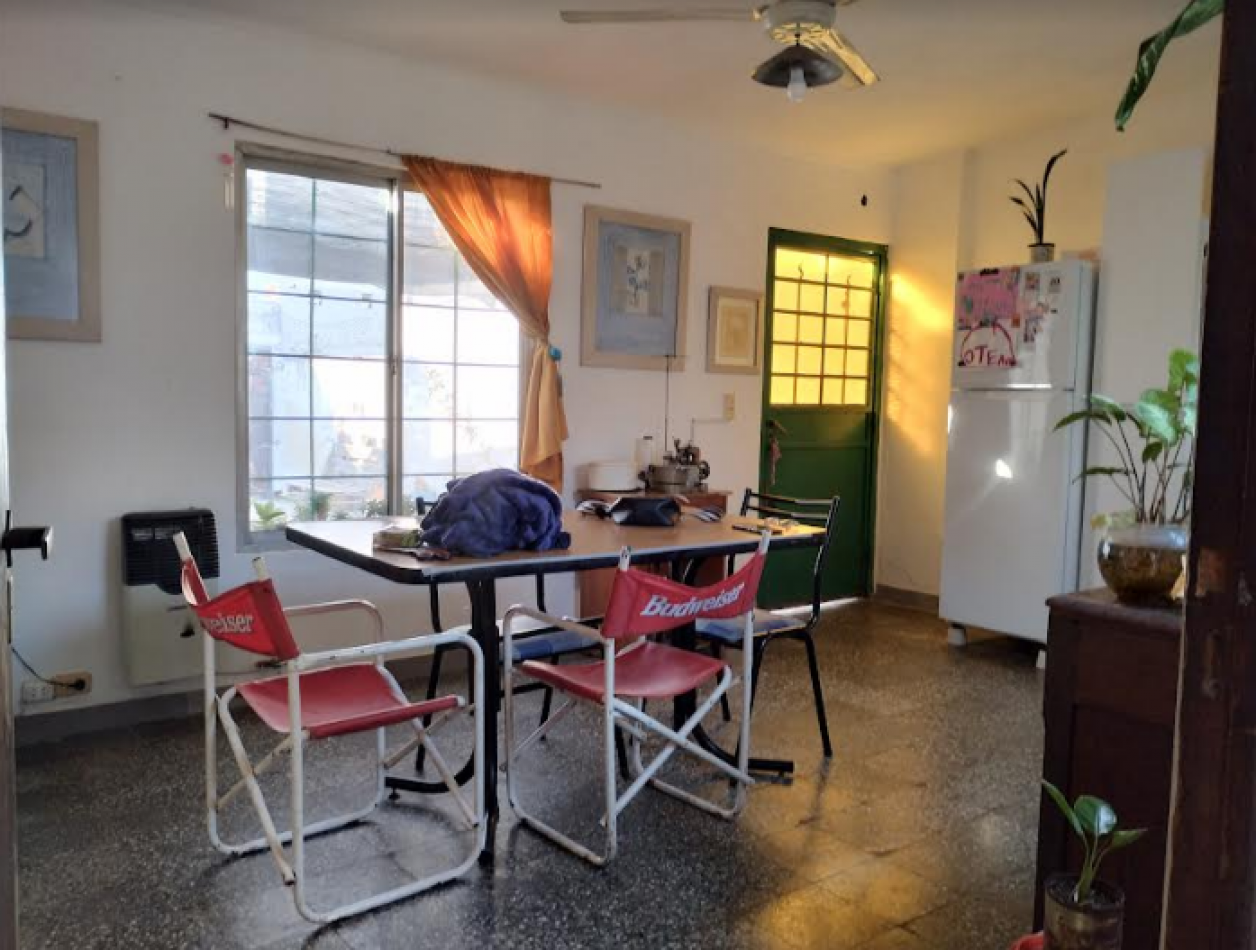 OPORTUNIDAD - CASA + DEPTO int. calle Laprida