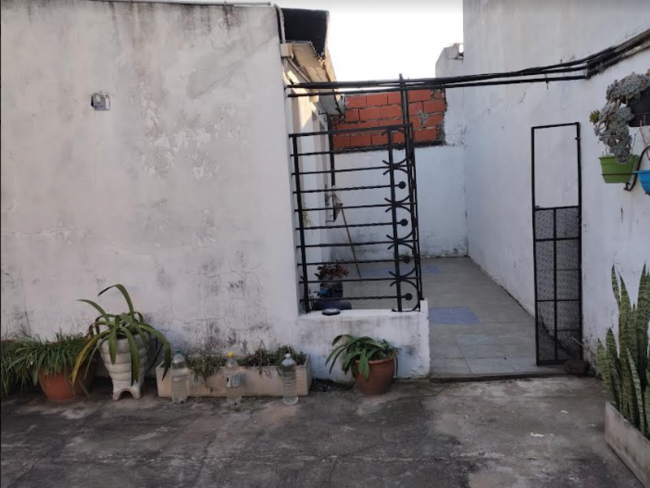 OPORTUNIDAD - CASA + DEPTO int. calle Laprida