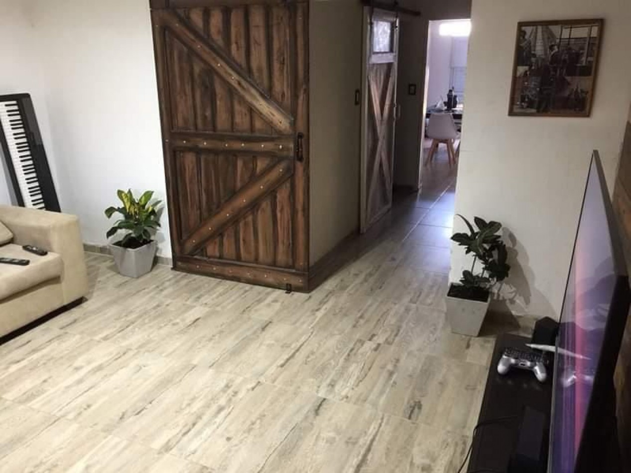 CASA CON ESTILO PARTICULAR DE 1 DORMITORIO RECICLADA A NUEVA 