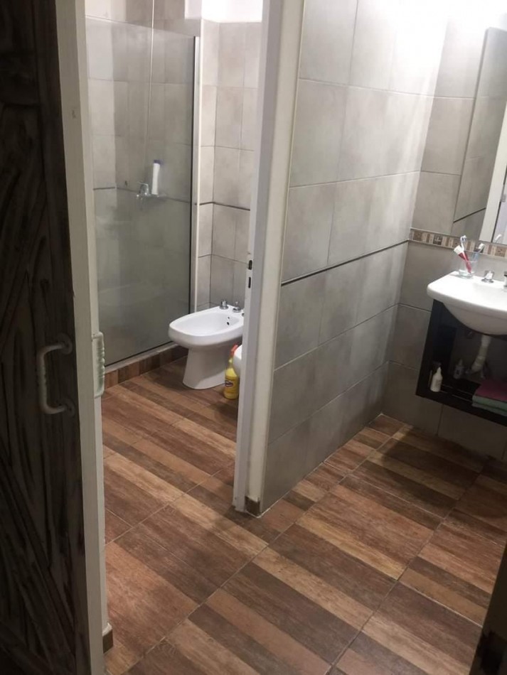 CASA CON ESTILO PARTICULAR DE 1 DORMITORIO RECICLADA A NUEVA 