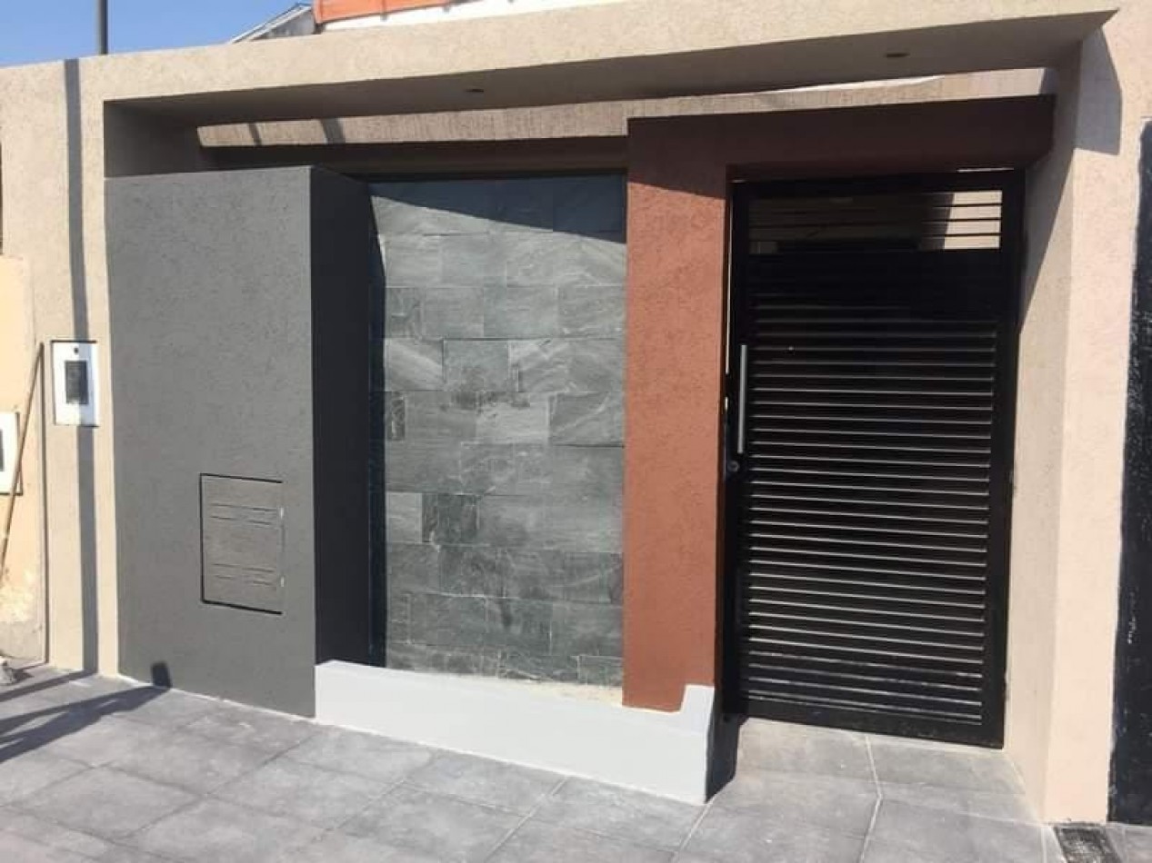 CASA CON ESTILO PARTICULAR DE 1 DORMITORIO RECICLADA A NUEVA 