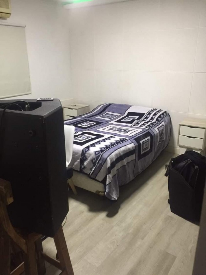 CASA CON ESTILO PARTICULAR DE 1 DORMITORIO RECICLADA A NUEVA 