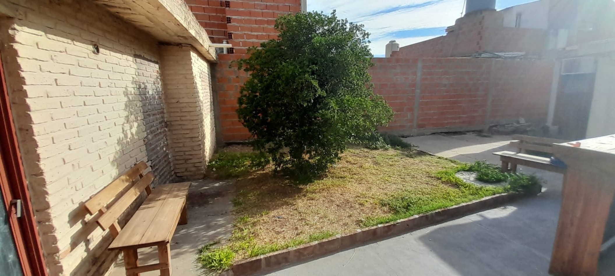 CASA CON ESTILO PARTICULAR DE 1 DORMITORIO RECICLADA A NUEVA 
