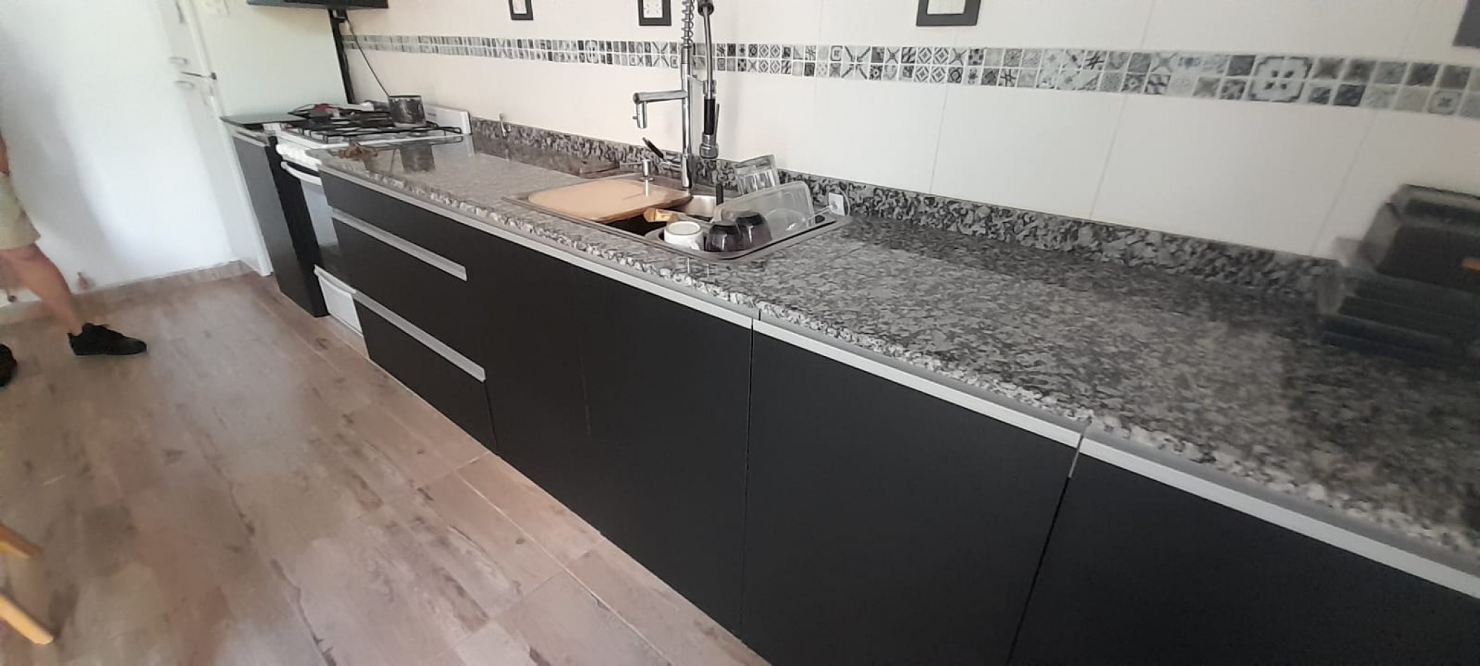 CASA CON ESTILO PARTICULAR DE 1 DORMITORIO RECICLADA A NUEVA 