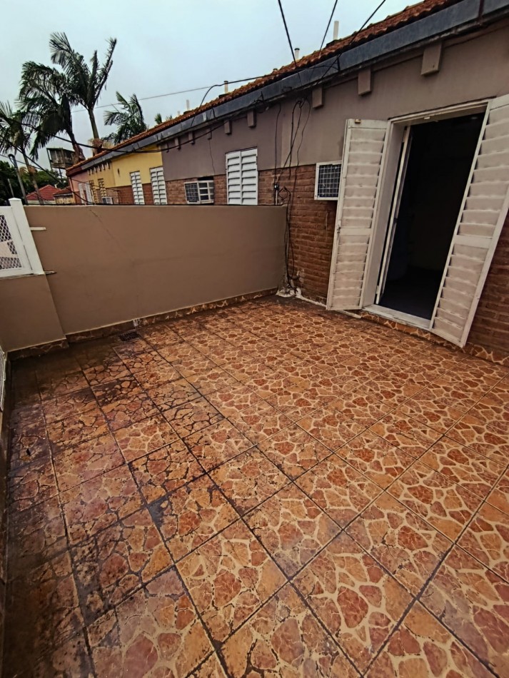 Se alquila duplex en calle Alfredo Palacios , 3 dormitorios 2 baños 