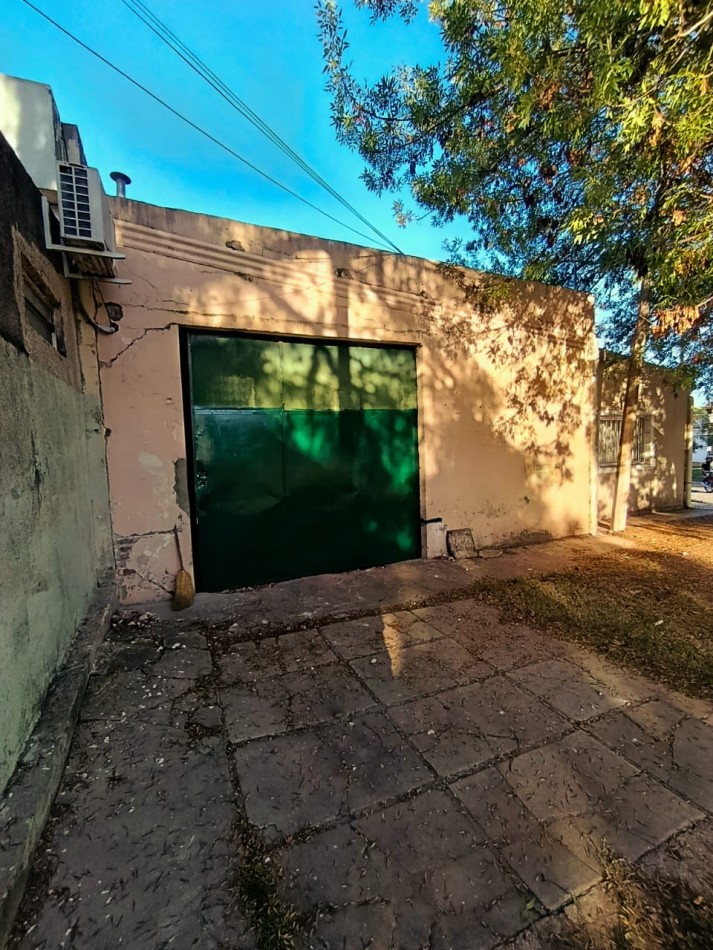 Se alquila galpon sobre esquina 