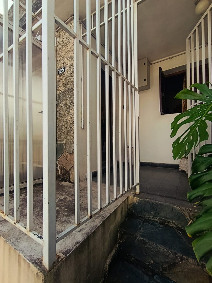 Casa en venta zona Thompson excelente oportunidad a refaccionar 