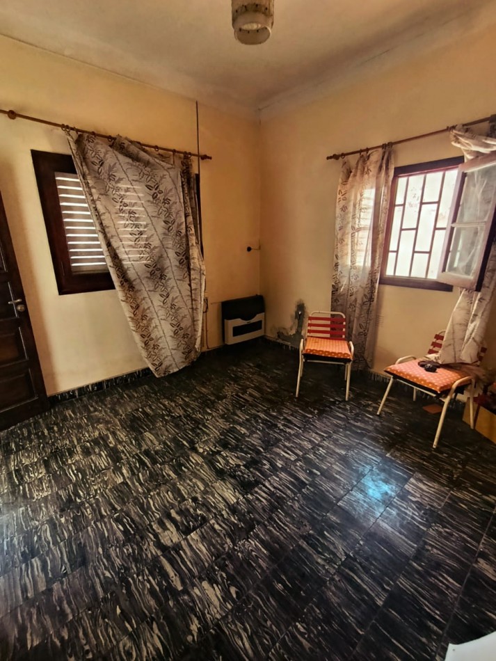 Casa en venta zona Thompson excelente oportunidad a refaccionar 