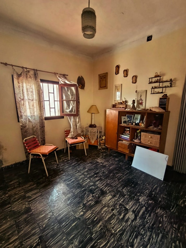 Casa en venta zona Thompson excelente oportunidad a refaccionar 
