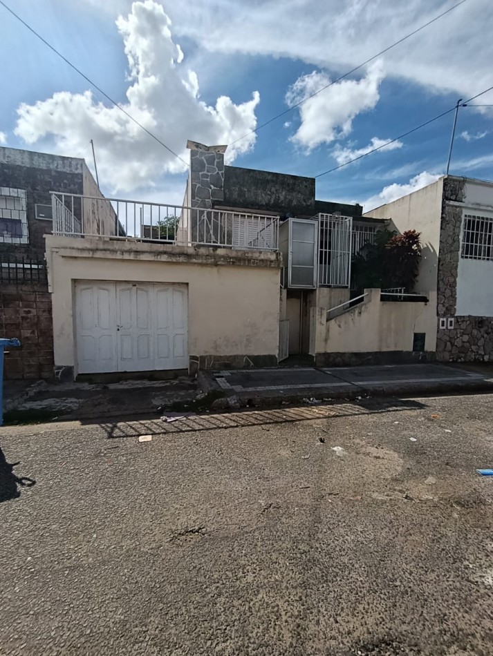 Casa en venta zona Thompson excelente oportunidad a refaccionar 