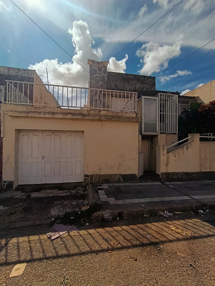 Casa en venta zona Thompson excelente oportunidad a refaccionar 