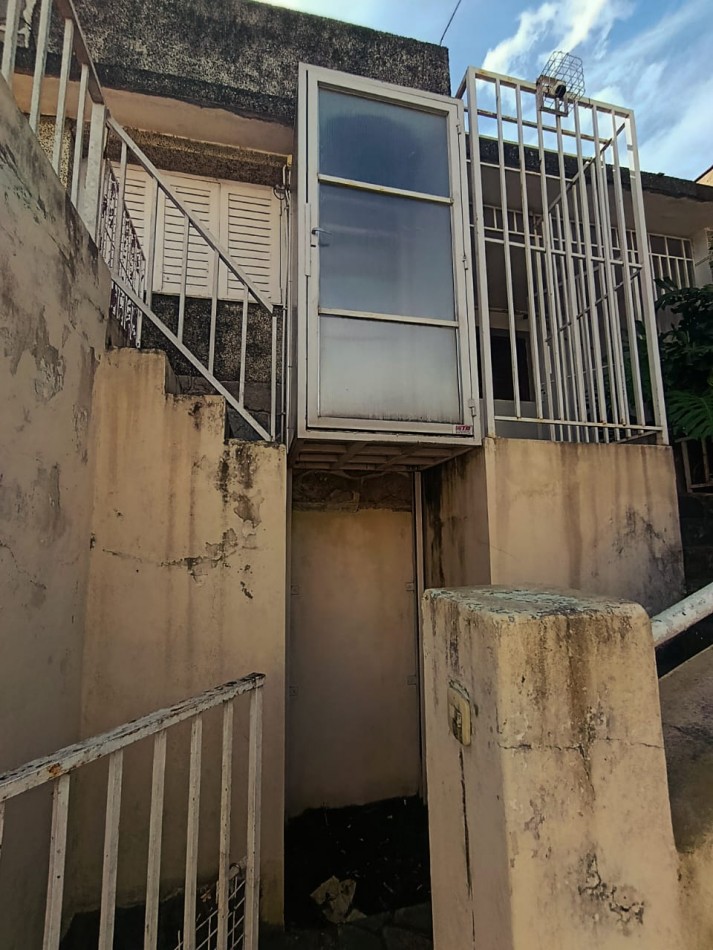 Casa en venta zona Thompson excelente oportunidad a refaccionar 