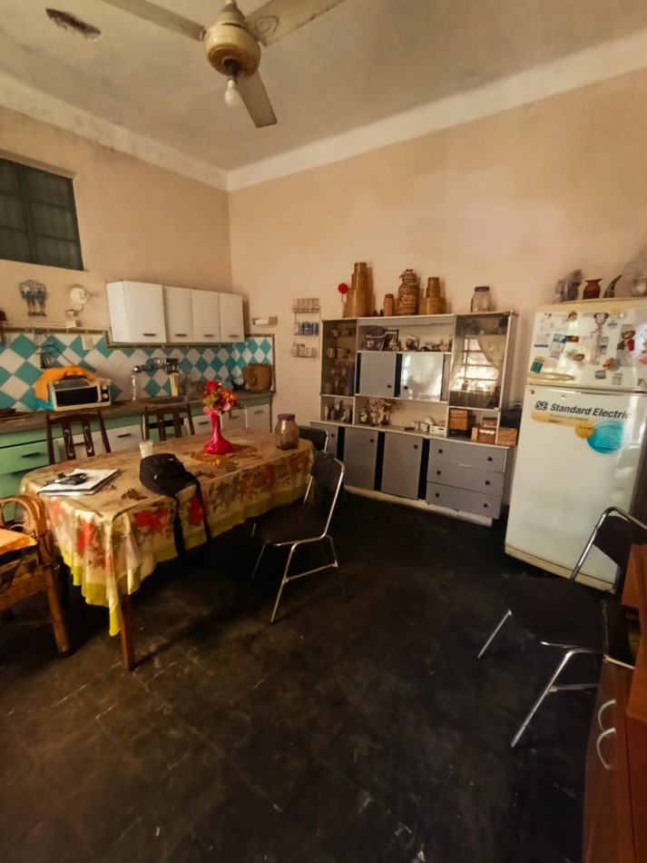 Casa en venta zona Thompson excelente oportunidad a refaccionar 