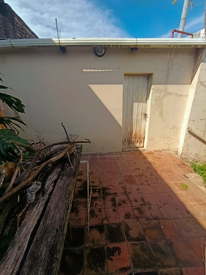 Casa en venta zona Thompson excelente oportunidad a refaccionar 