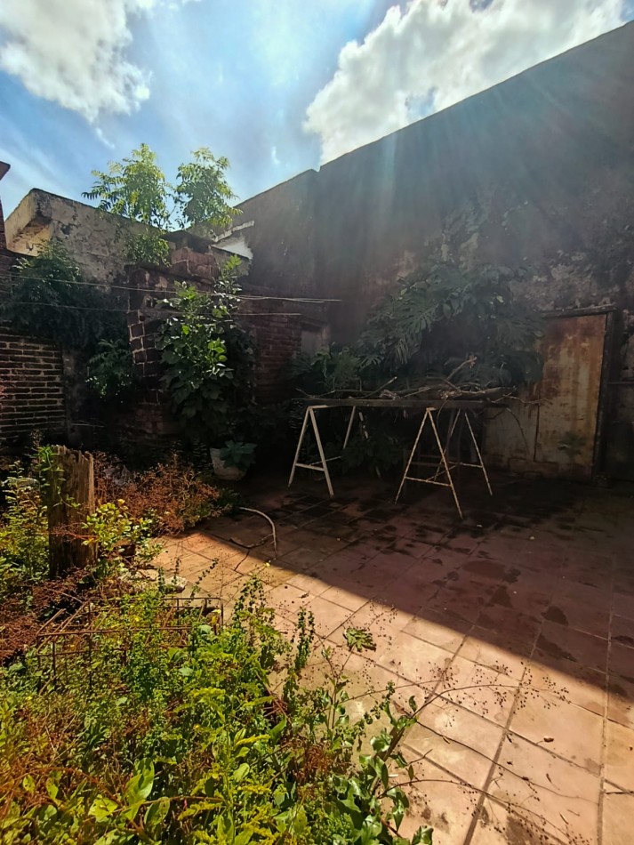 Casa en venta zona Thompson excelente oportunidad a refaccionar 