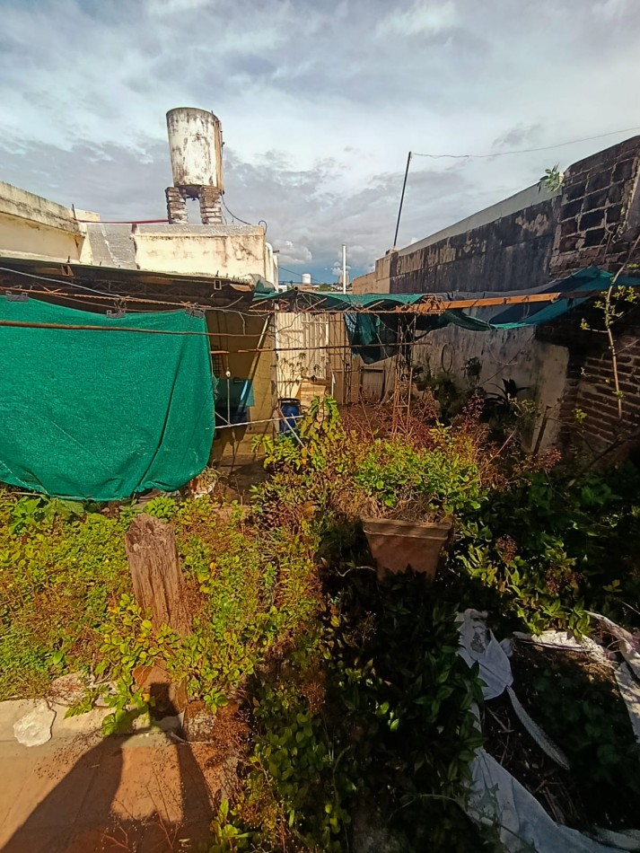 Casa en venta zona Thompson excelente oportunidad a refaccionar 