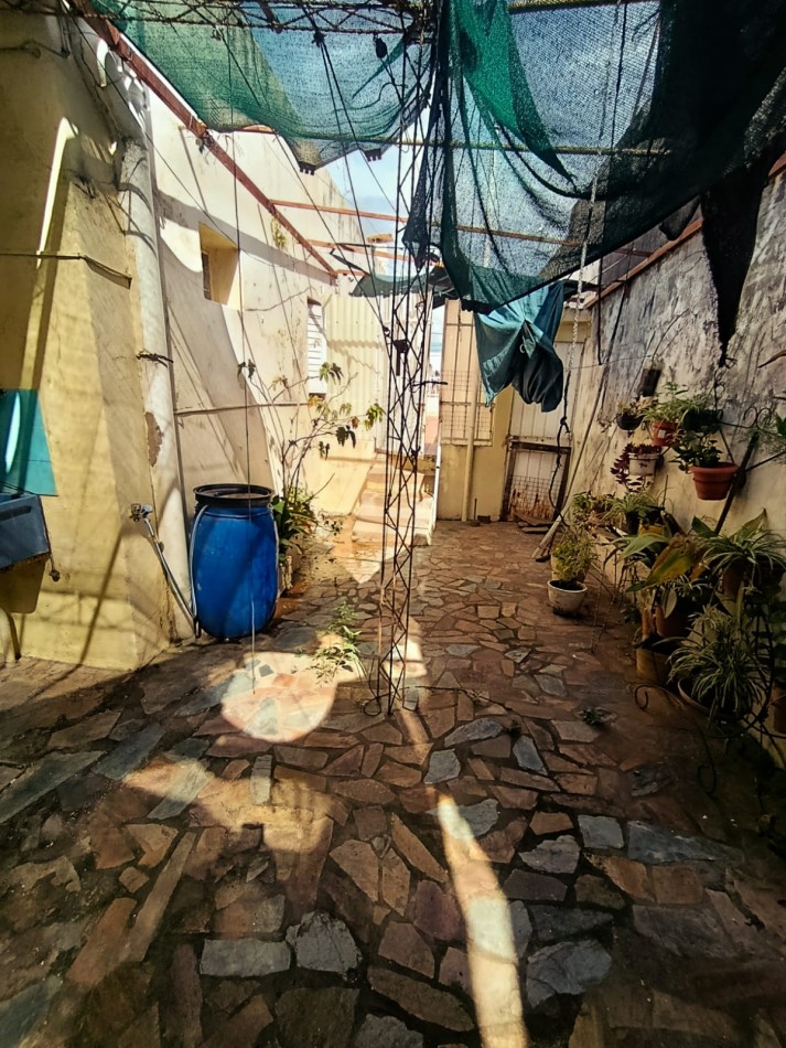 Casa en venta zona Thompson excelente oportunidad a refaccionar 