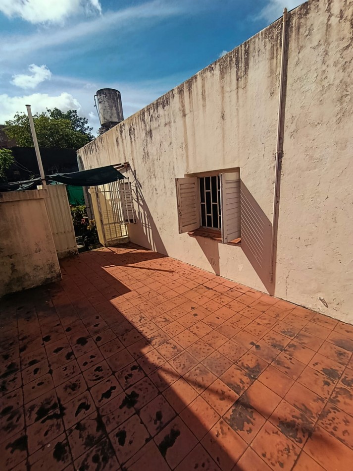 Casa en venta zona Thompson excelente oportunidad a refaccionar 