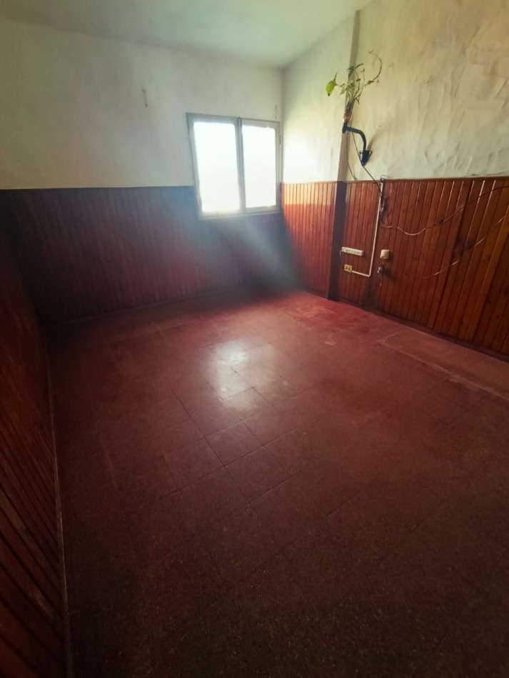 Se alquila departamento 2 dormitorios planta alta excelente estado 