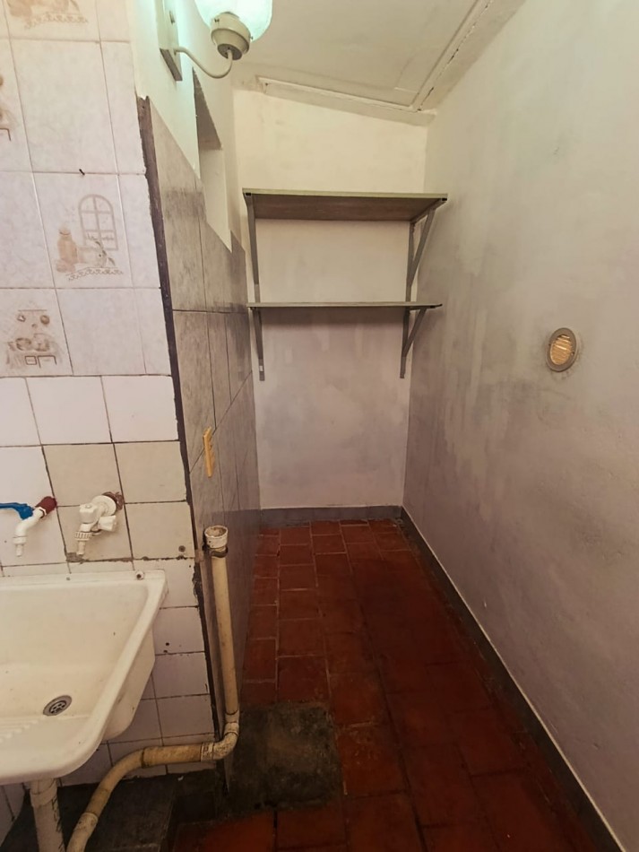 Se alquila departamento 2 dormitorios planta alta excelente estado 