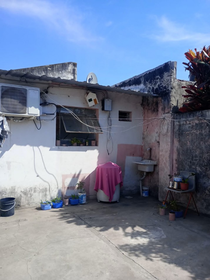 Ideal renta se vende casa mas 3 departamentos 