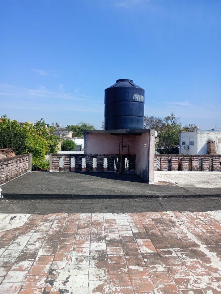Ideal renta se vende casa mas 3 departamentos 