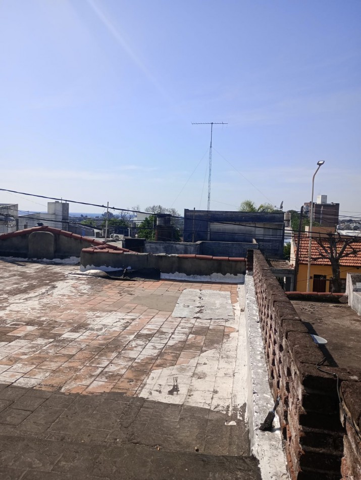 Ideal renta se vende casa mas 3 departamentos 