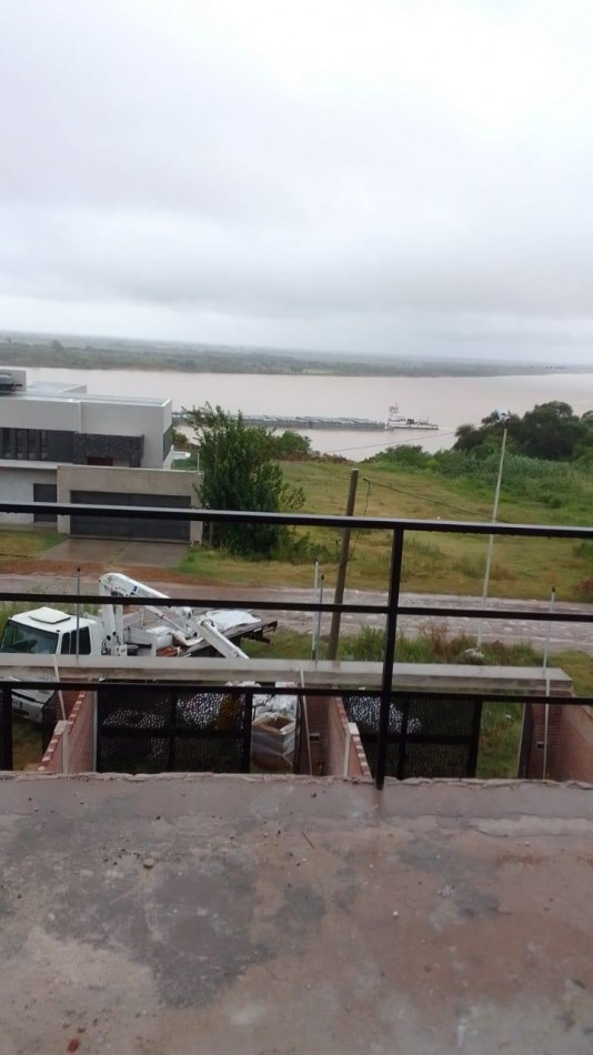 TRIPLEX A ESTRENAR CON VISTA AL RIO.