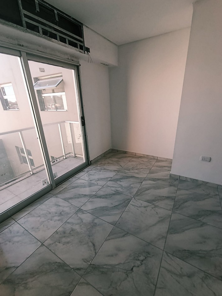 Semipiso  a estrenar al frente de  2 dormitorios.