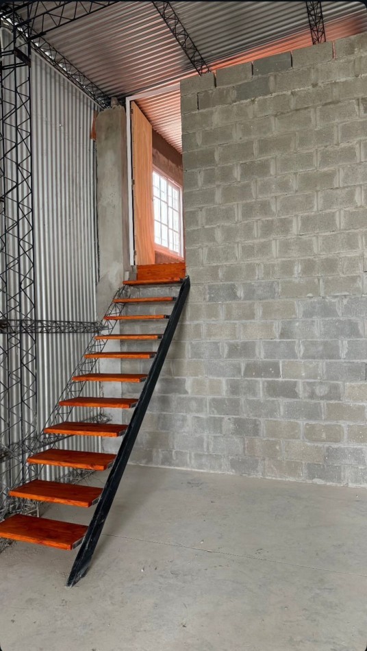 En venta 2 galpones nuevos. 