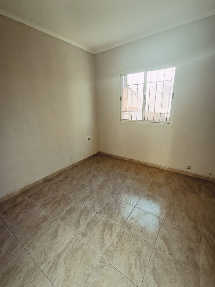 Amplia y moderna casa en calle Garrigo.