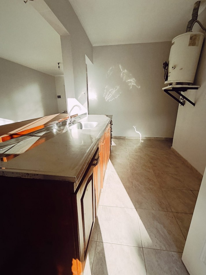 Amplia y moderna casa en calle Garrigo.