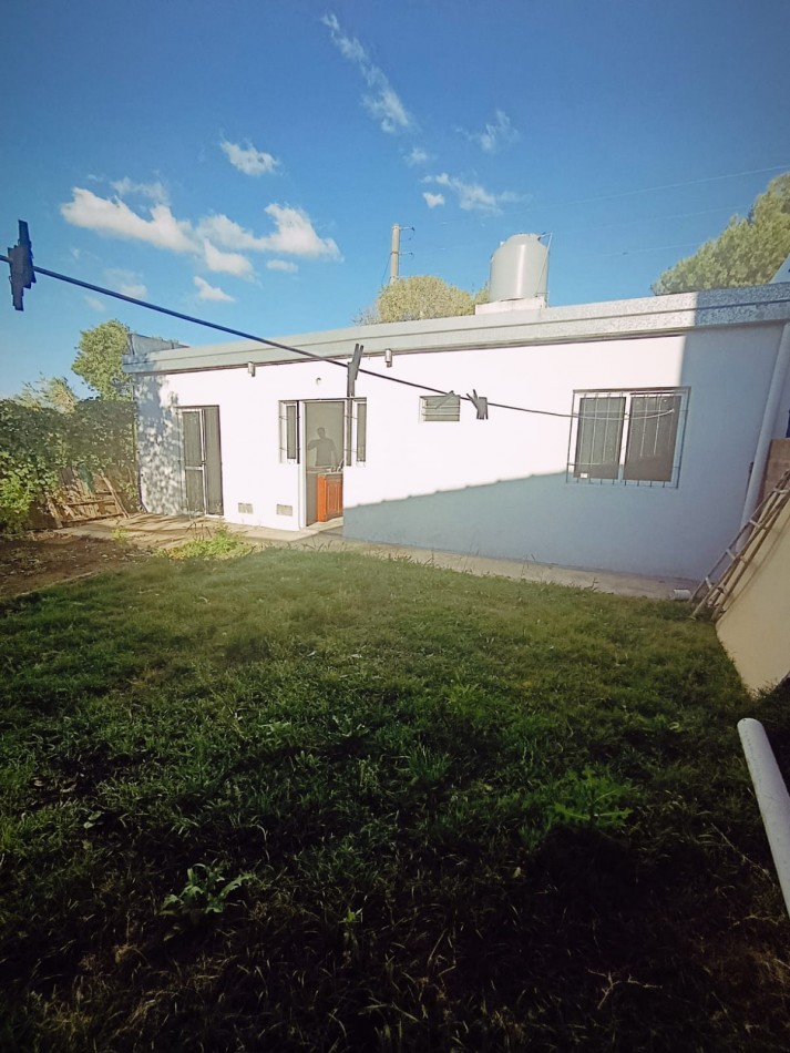 Amplia y moderna casa en calle Garrigo.