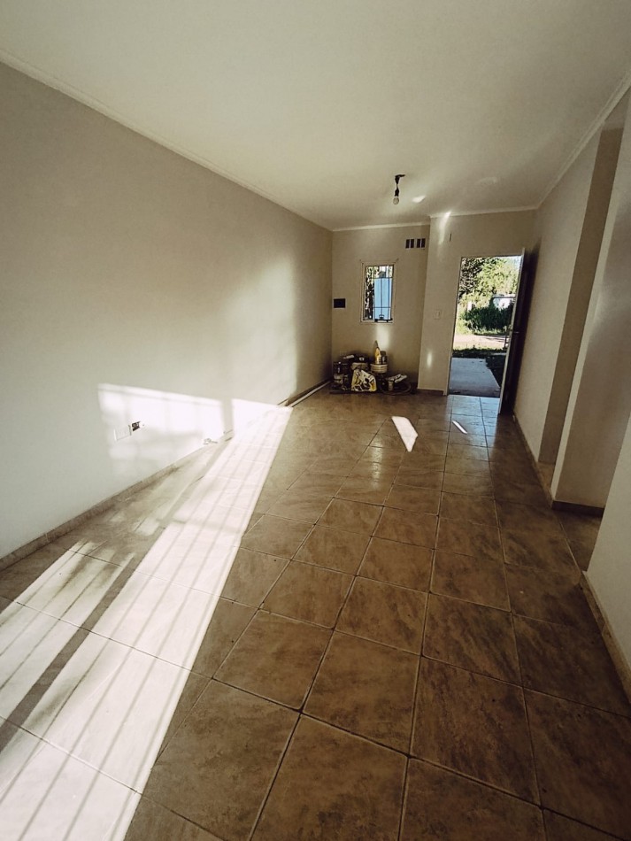 Amplia y moderna casa en calle Garrigo.