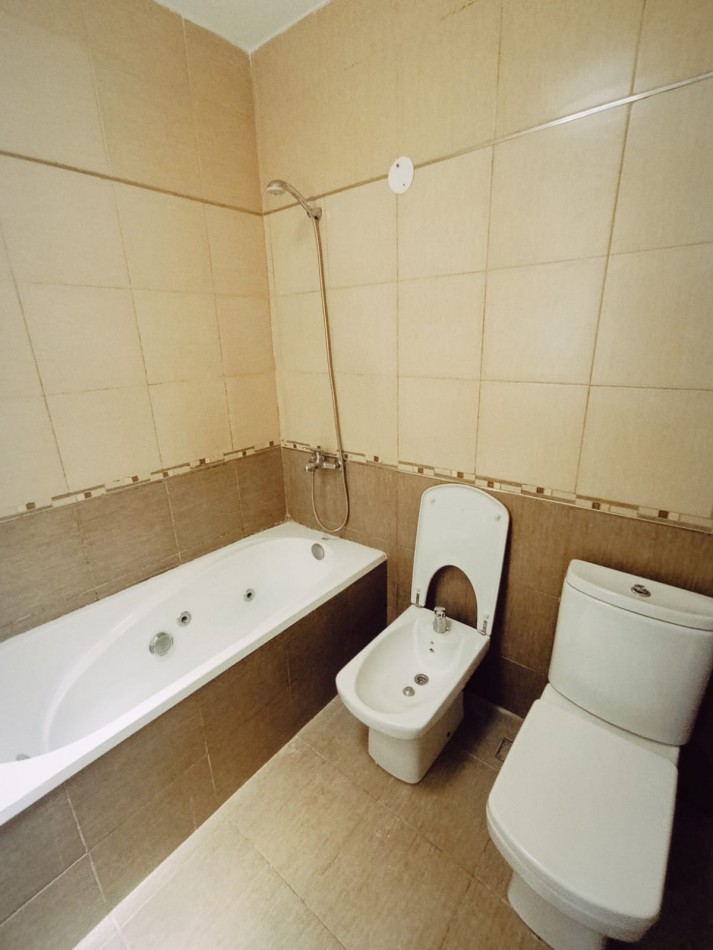 Amplia casa en venta Perfecto Estado.