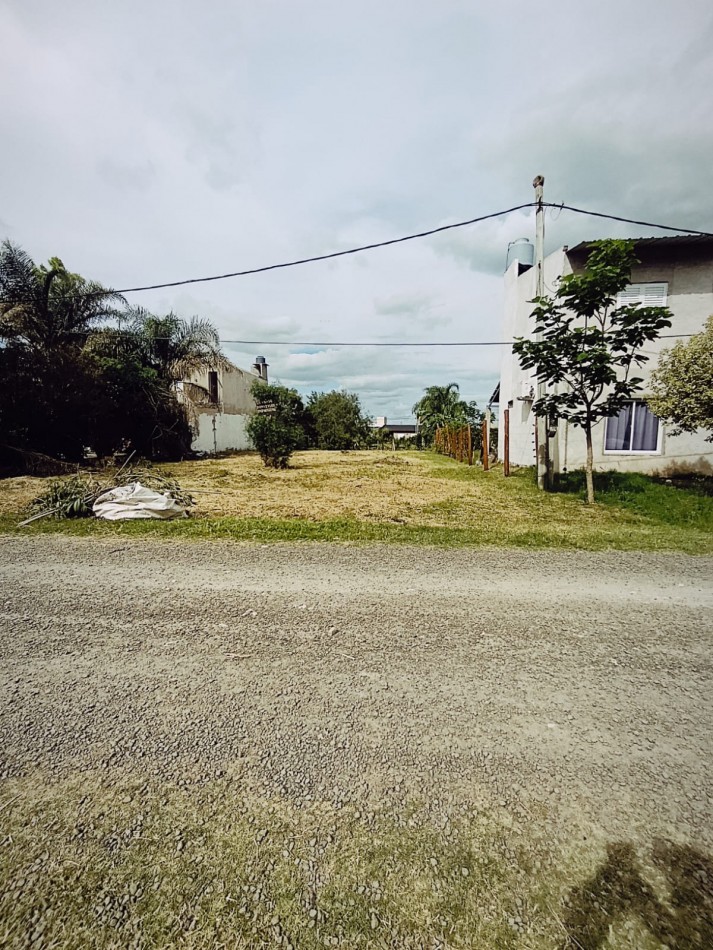 En venta hermoso terreno de 450 metros zona quintas Sauce Montrull