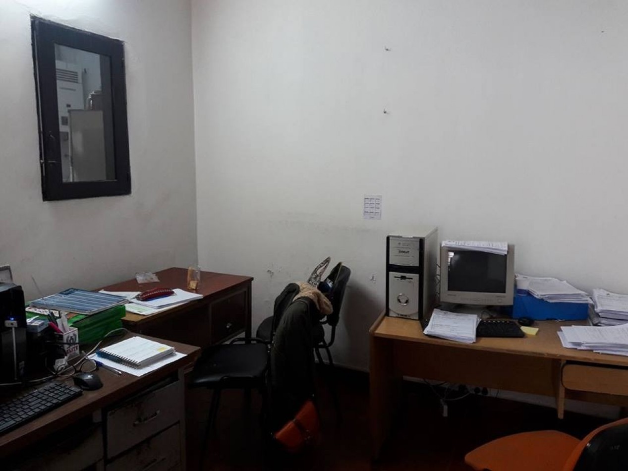 Casona y terreno de gran superficie en Centro Civico. 