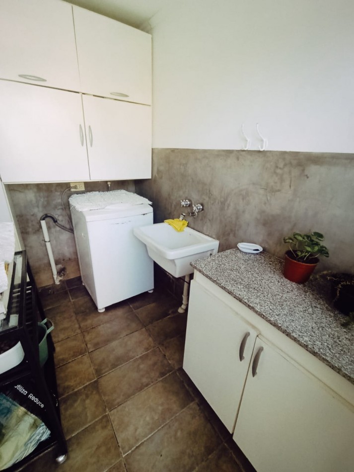  Casa en esquina con pileta y quincho - Zona Escuela de Policia, Parana 