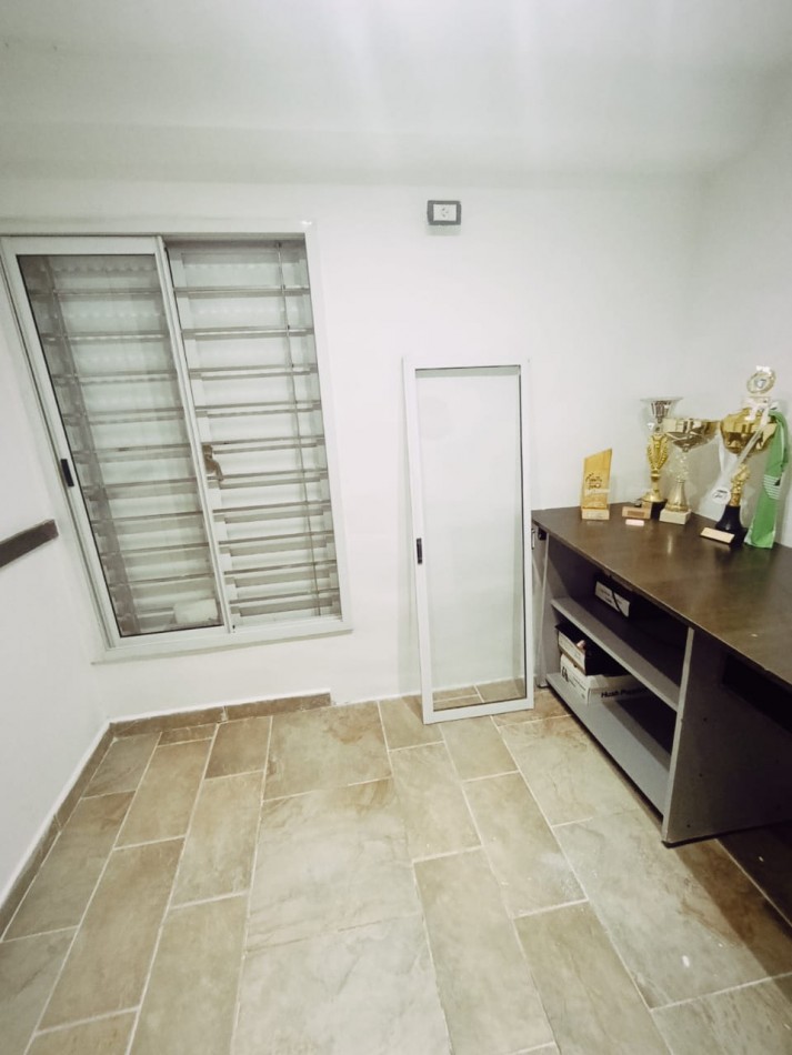  Casa en esquina con pileta y quincho - Zona Escuela de Policia, Parana 