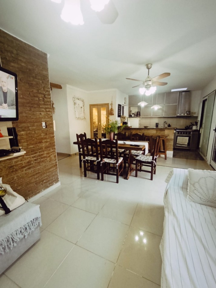  Casa en esquina con pileta y quincho - Zona Escuela de Policia, Parana 