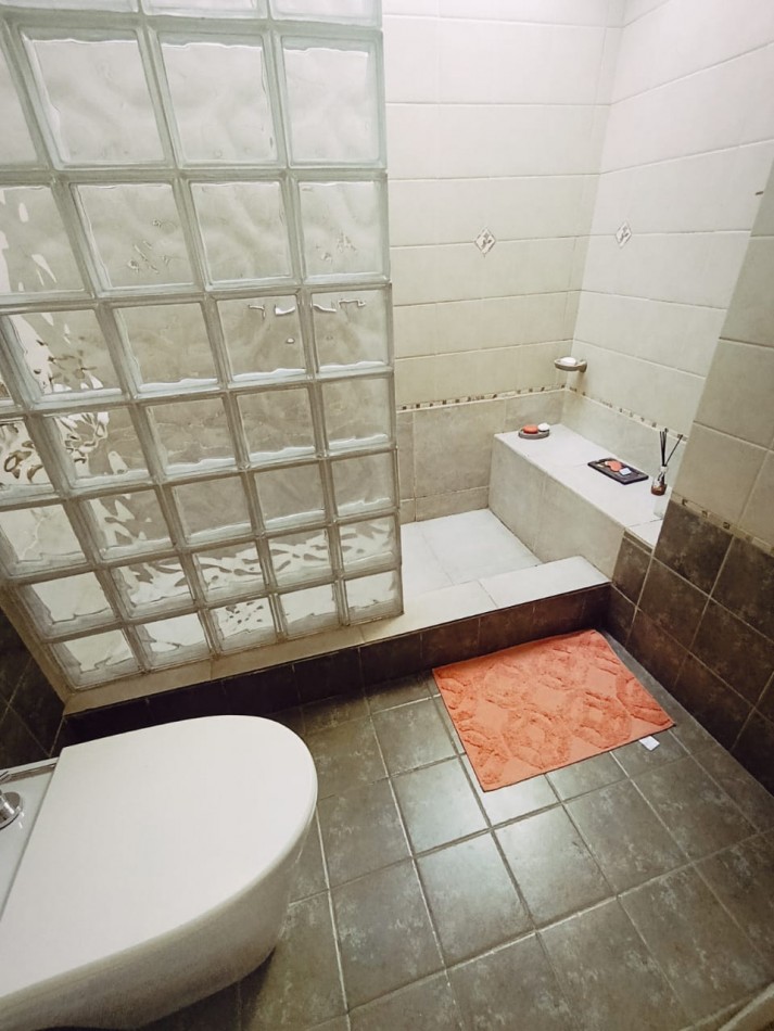  Casa en esquina con pileta y quincho - Zona Escuela de Policia, Parana 