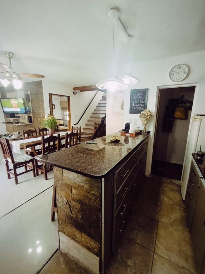  Casa en esquina con pileta y quincho - Zona Escuela de Policia, Parana 