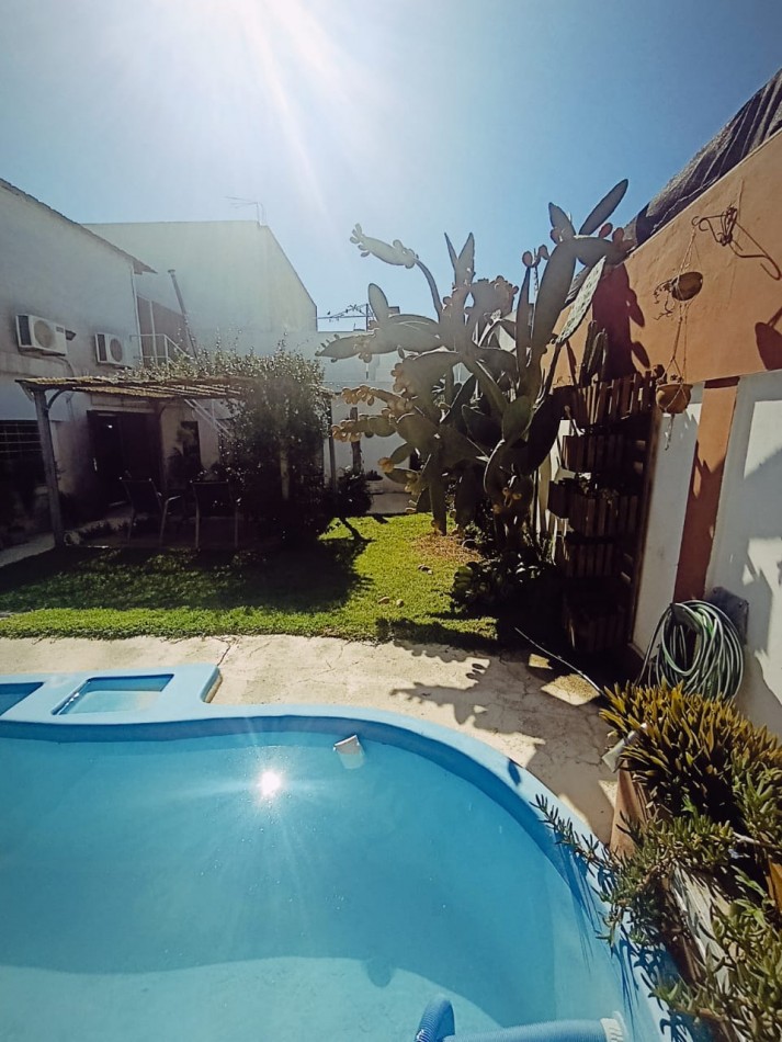  Casa en esquina con pileta y quincho - Zona Escuela de Policia, Parana 