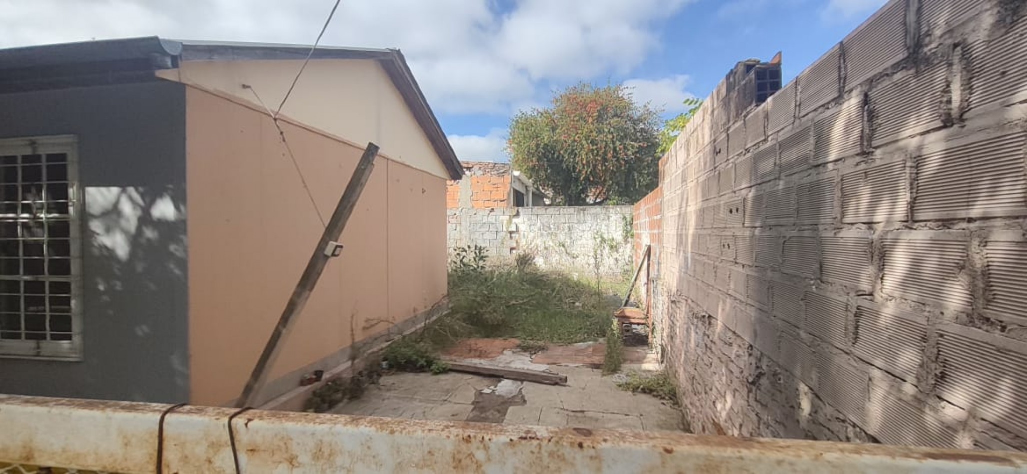 Terreno en esquina. Importante arteria de la ciudad.