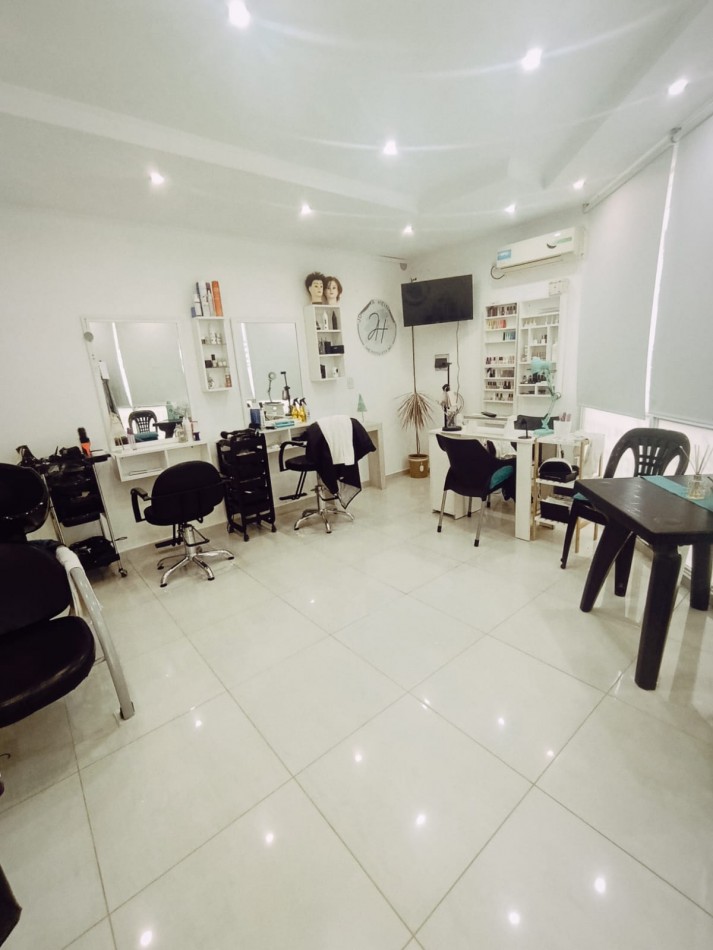 Oportunidad comercial en esquina - Salon de eventos + peluqueria