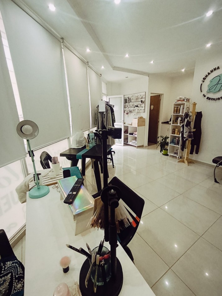 Oportunidad comercial en esquina - Salon de eventos + peluqueria